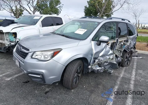 2017 Subaru Forester 2.5I Premium z USA, uszkodzony, nr VIN JF2SJAEC7HH572017